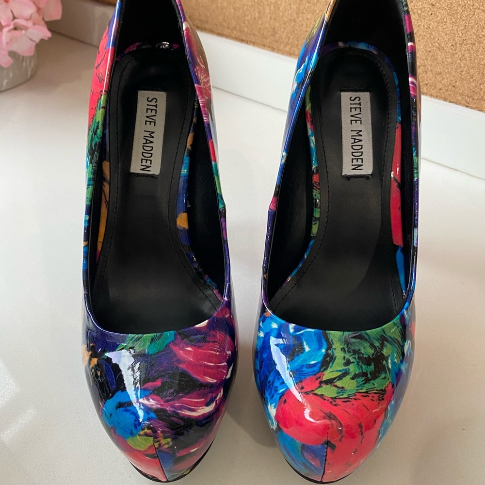 Steve Madden Floral Heels -GREAT CONDITION! - Picture 2 of 6